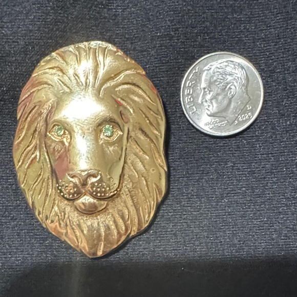 Vintage Gold Lion Head Pin with Emerald Eyes - Picture 5 of 5